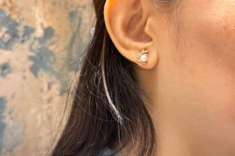 18-carat gold-plated studds leaves design pearl stone