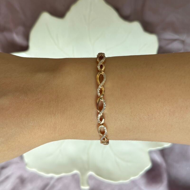 "Chic & Customizable Adjustable Bracelet"18 carat gold plated