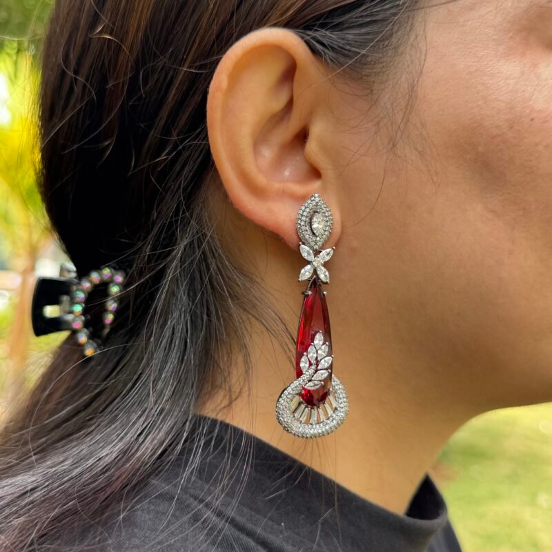 Shine bright with these stunning oversized statement earrings - Image 2