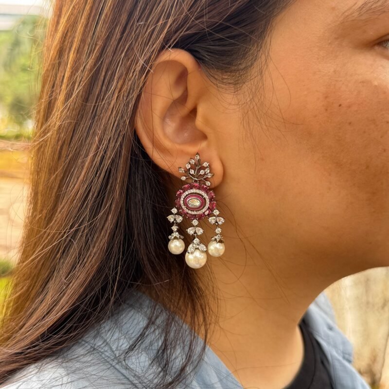 Perfect Little Earrings for Day-to-Night Style - Image 2