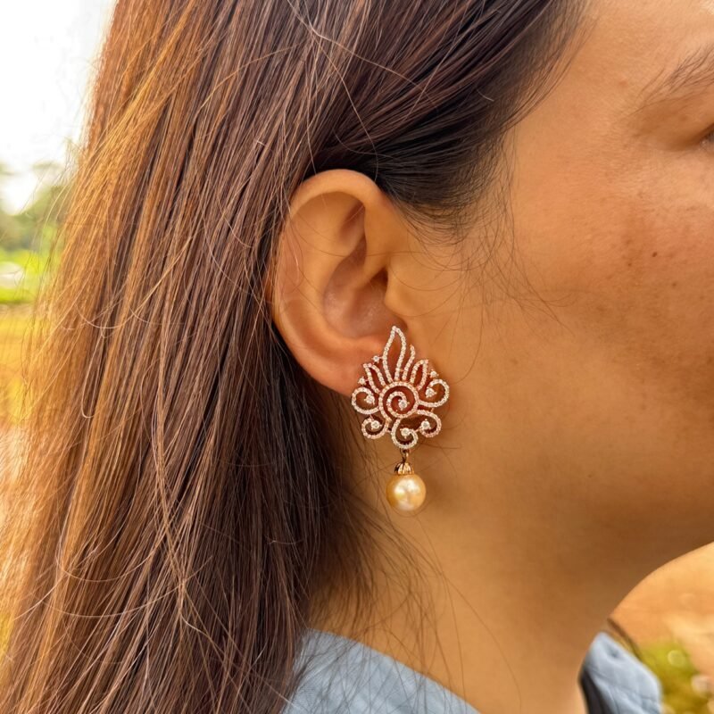 Chic and Simple Earrings for Busy Days - Image 2