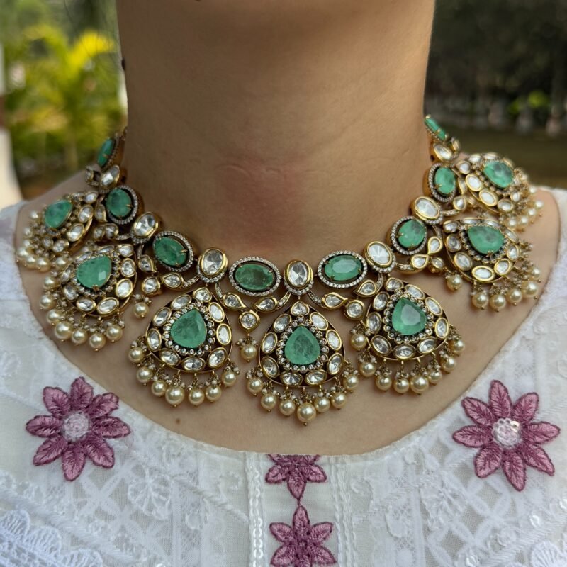 Glamorous Victorian Choker, Perfect for Every Occasion - Image 3