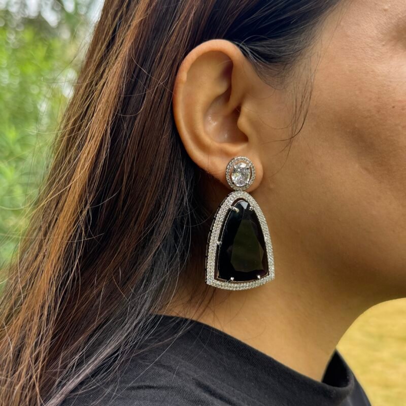 Bold, shiny earrings to elevate your style instantly - Image 2