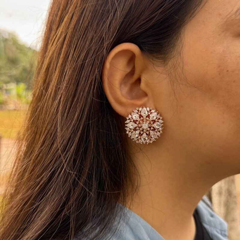 Elegant Studs for Everyday Chic Looks - Image 2