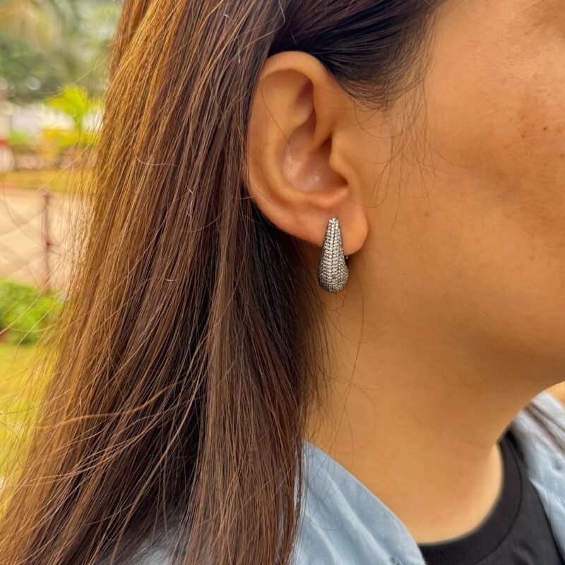 Versatile Small Earrings for Every Outfit - Image 2