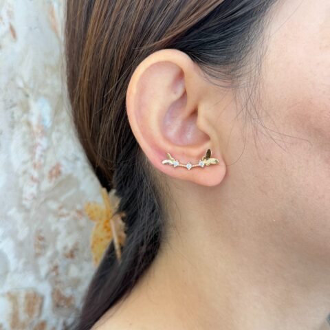 Timeless style, dazzling ear cuff accessory