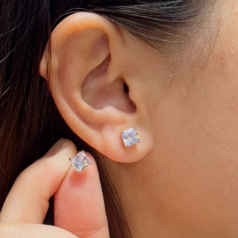 Lightweight Brilliance, Stunning Daily Look