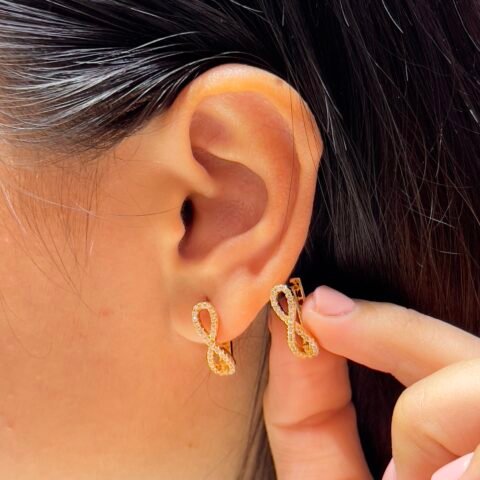 Infinity Design Earrings for Effortless Daily Gold Style