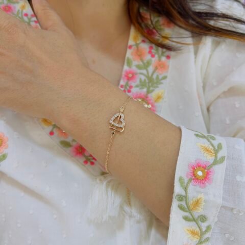 Beautiful Gold Bracelet That Adjusts to Fit Perfectly