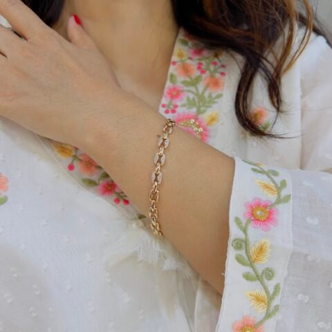 Elevate Office Attire With Effortless Golden Layers