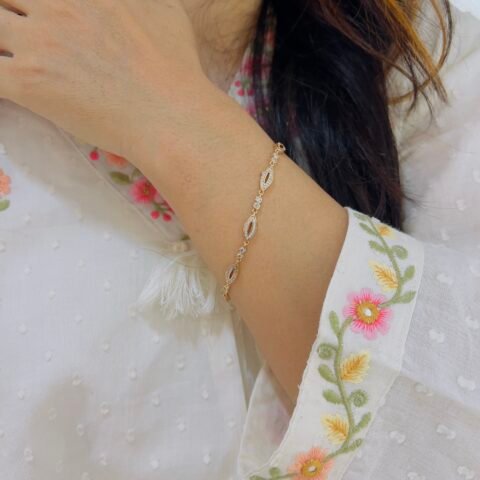 Sophistication Meets Function With This Stack Bracelet