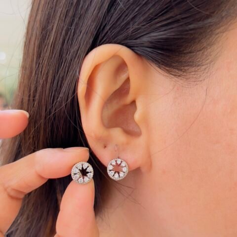 Subtle sophistication with hand-polished exquisite silver finish