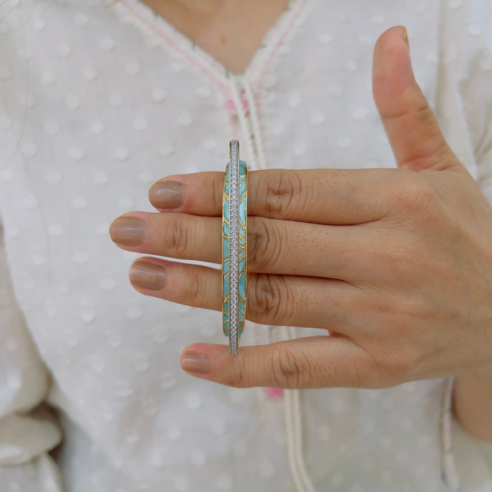 Classic kada bracelet crafted for elegance in modern lifestyles - Image 4