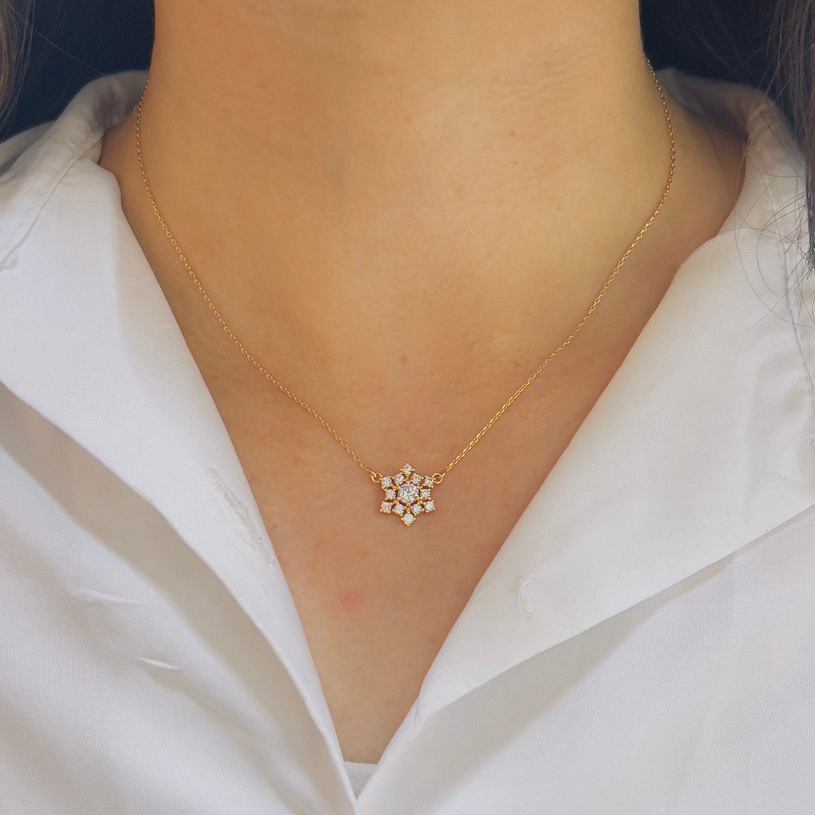 Elegant Single Flower Chain for Everyday Graceful Wear - Image 3