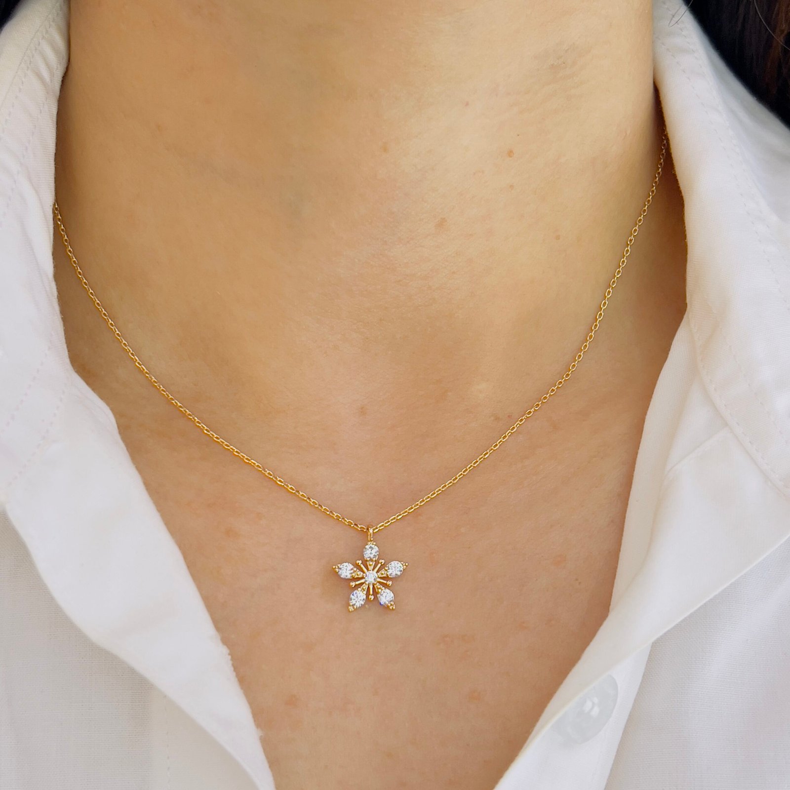 Stylish Single Flower Chain Designed for Everyday Fashion - Image 3