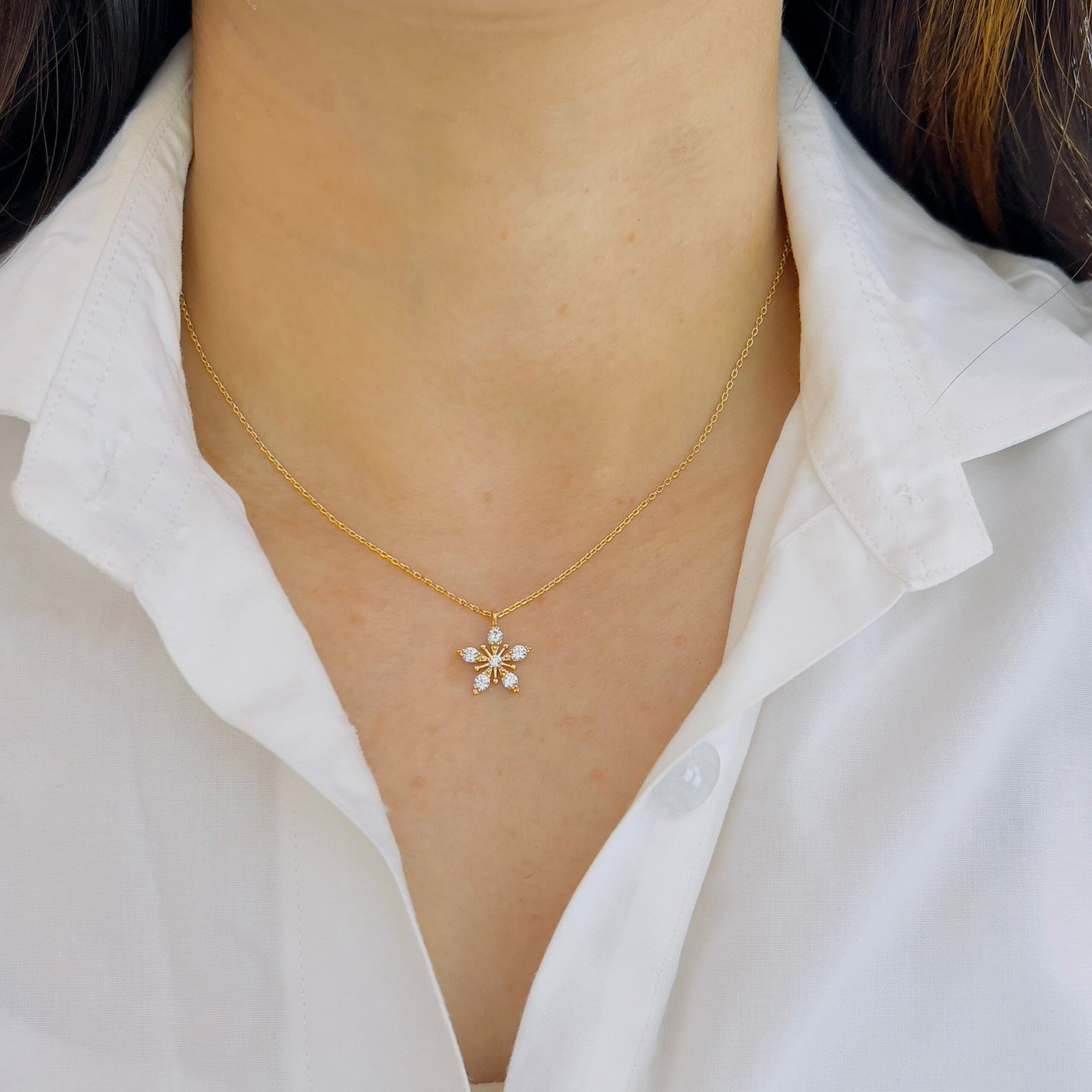 Stylish Single Flower Chain Designed for Everyday Fashion