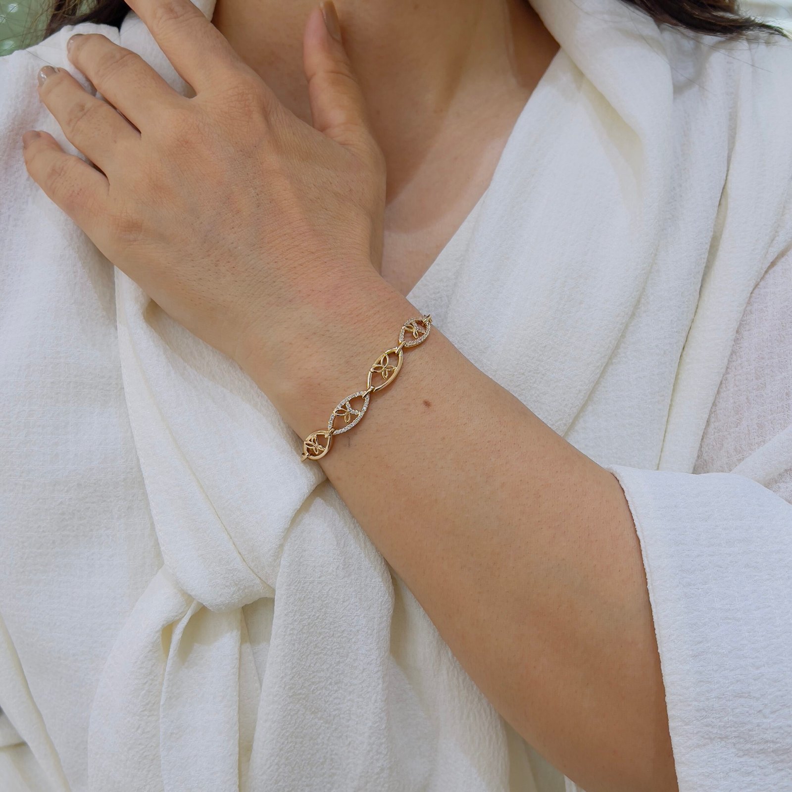 Minimal gold bracelet offering effortless daily refined charm