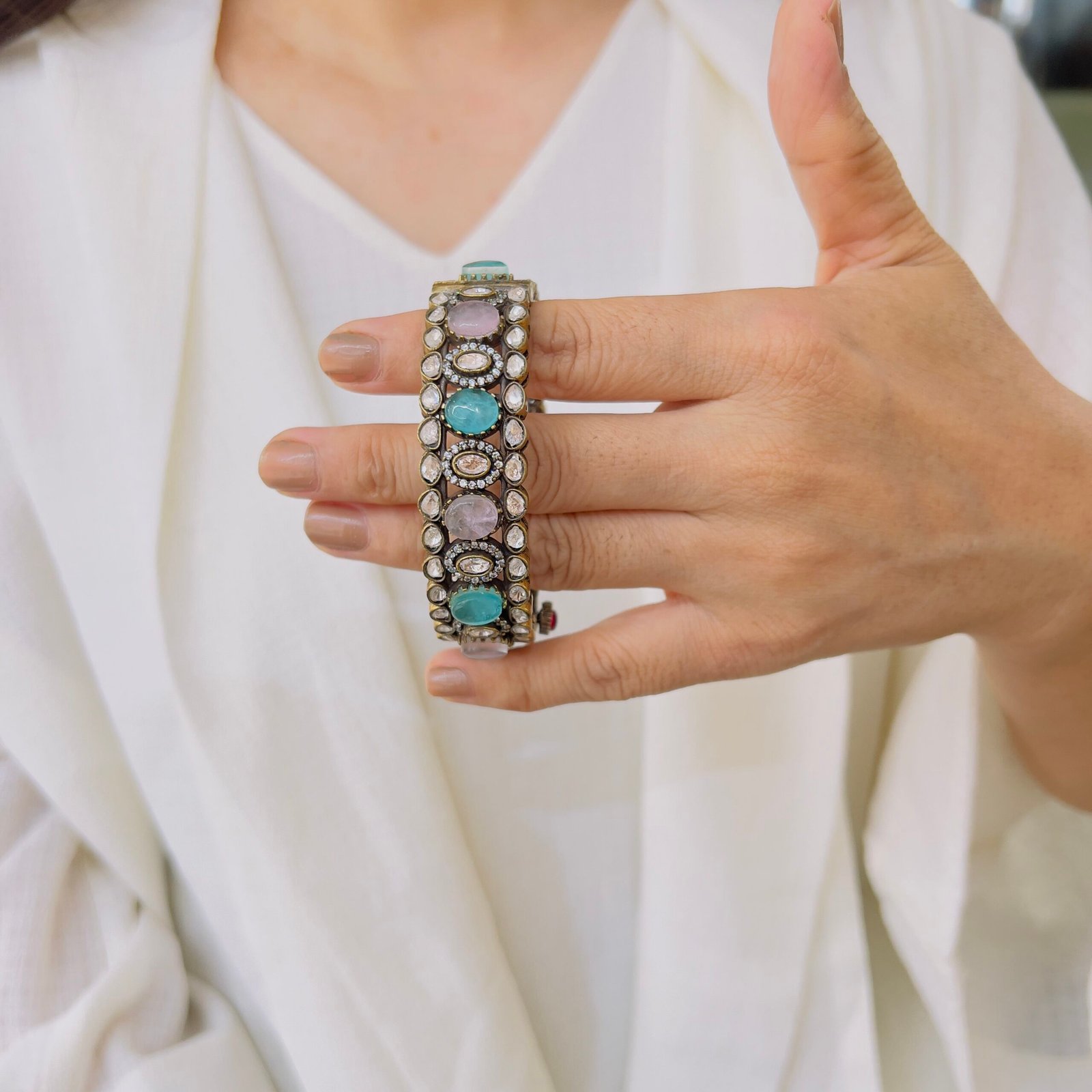 Sophisticated design, perfect gold-plated Victorian bangles - Image 3