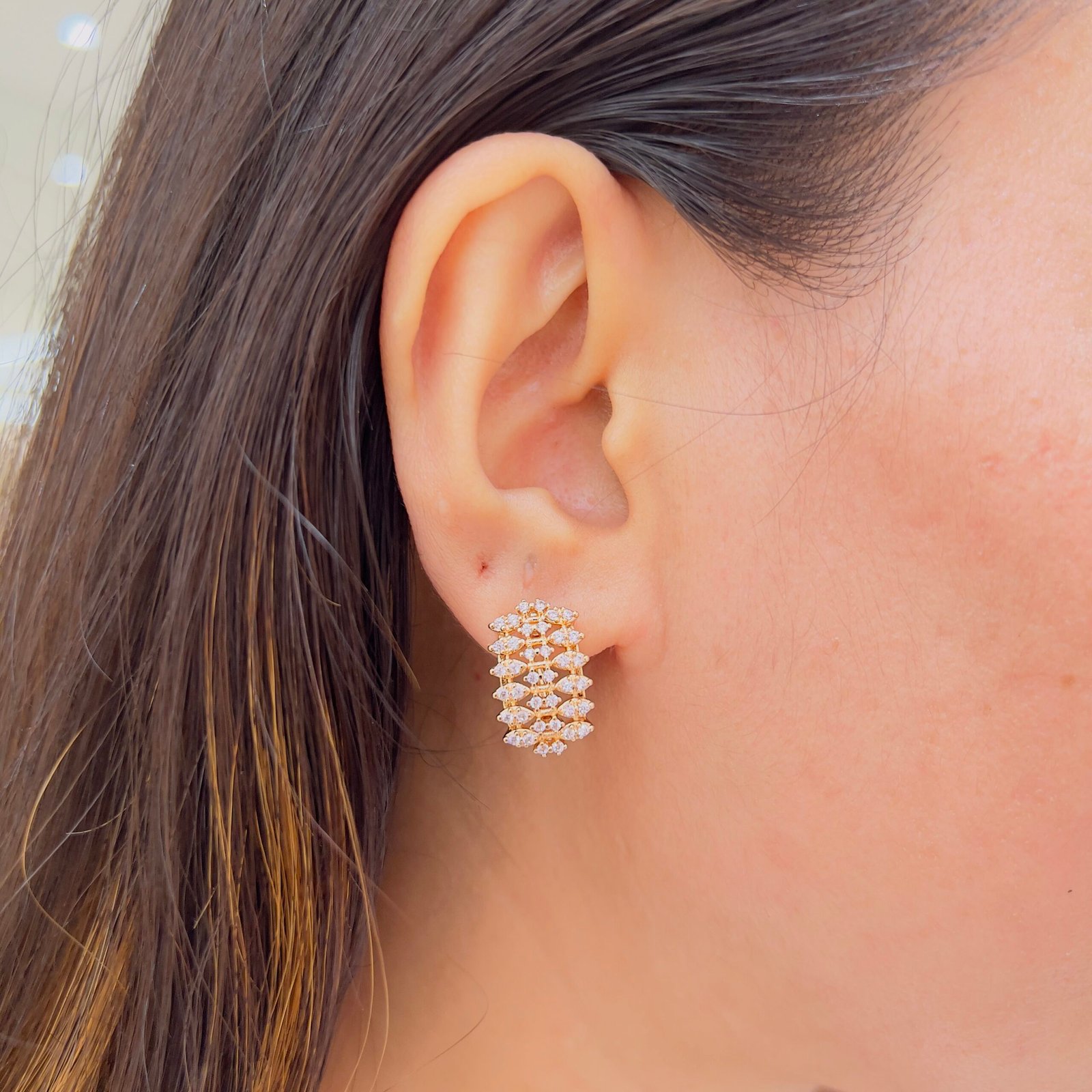 Elegant Lightweight Earrings Designed for Workdays and Daily Fashion