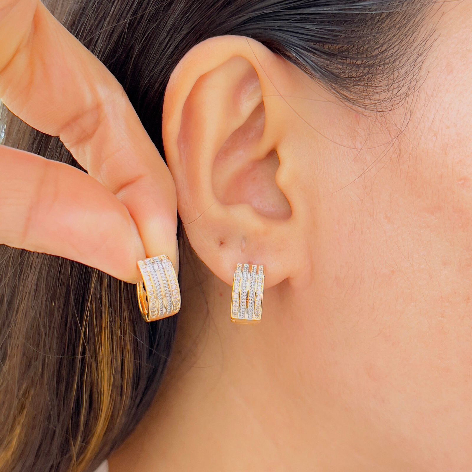 Beautiful Gold-Plated Earrings with Stones for a Timeless Look - Image 2