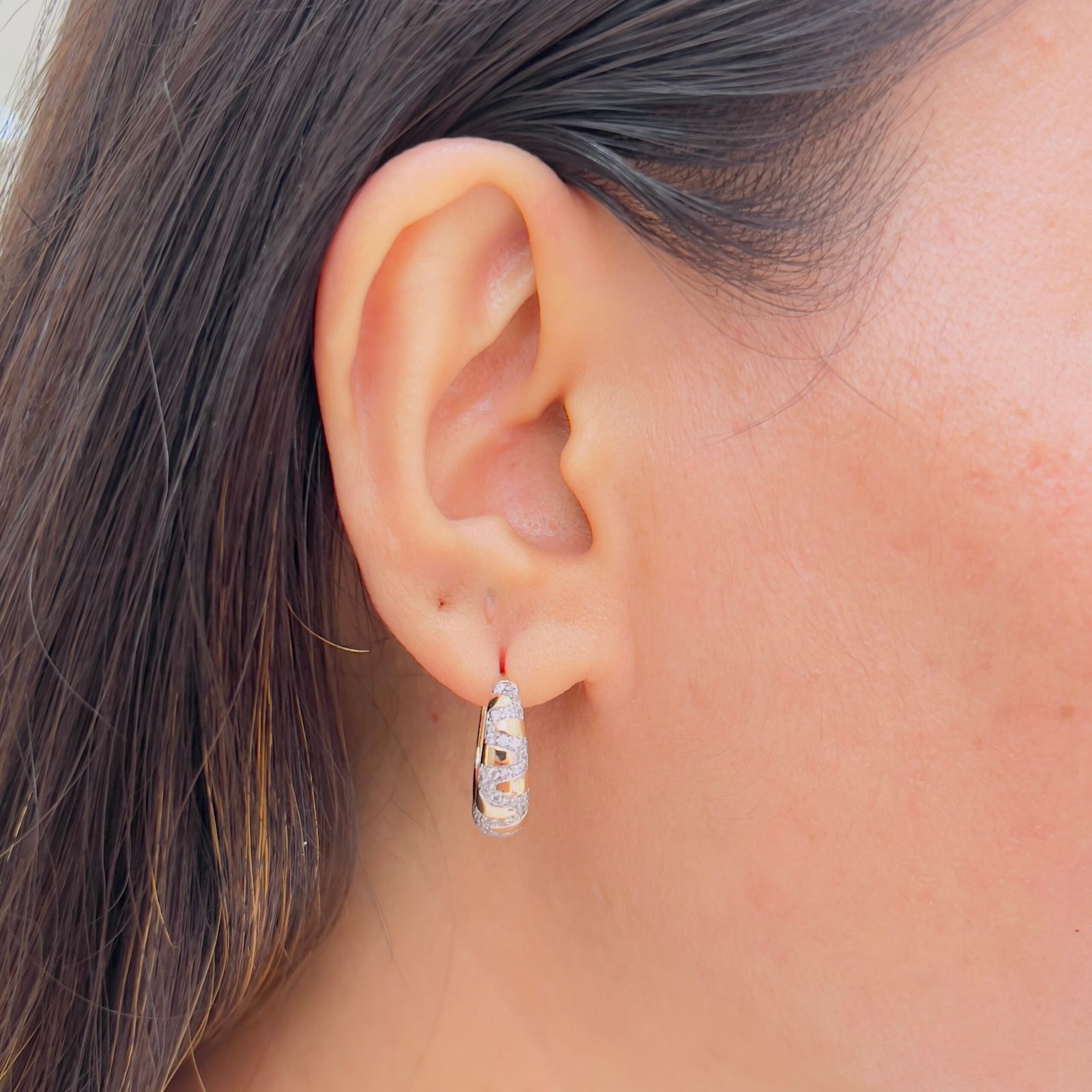 Elegant 18k Gold Earrings for Daily and Office Wear