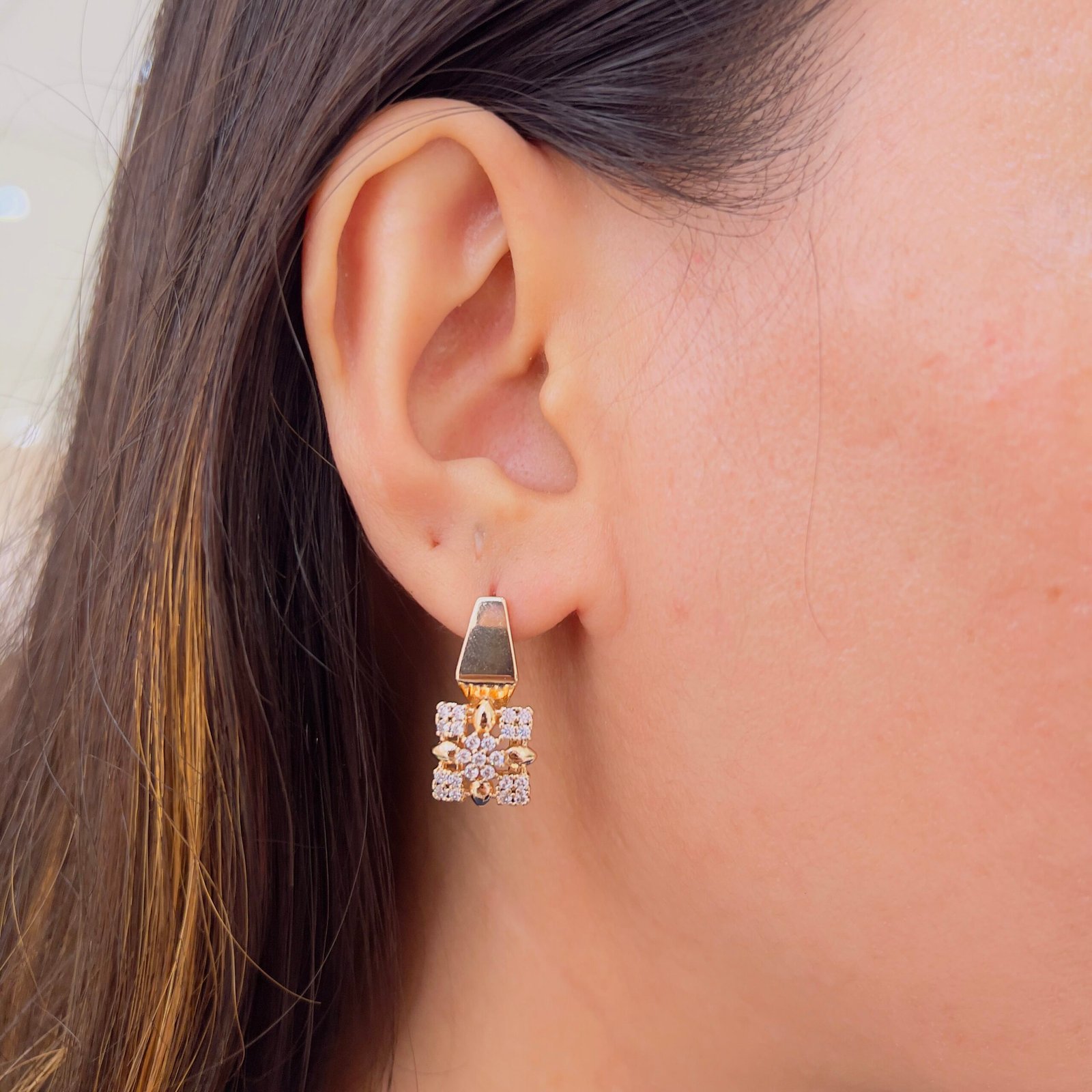 Redefine elegance with timeless 18k gold brilliance - Image 2