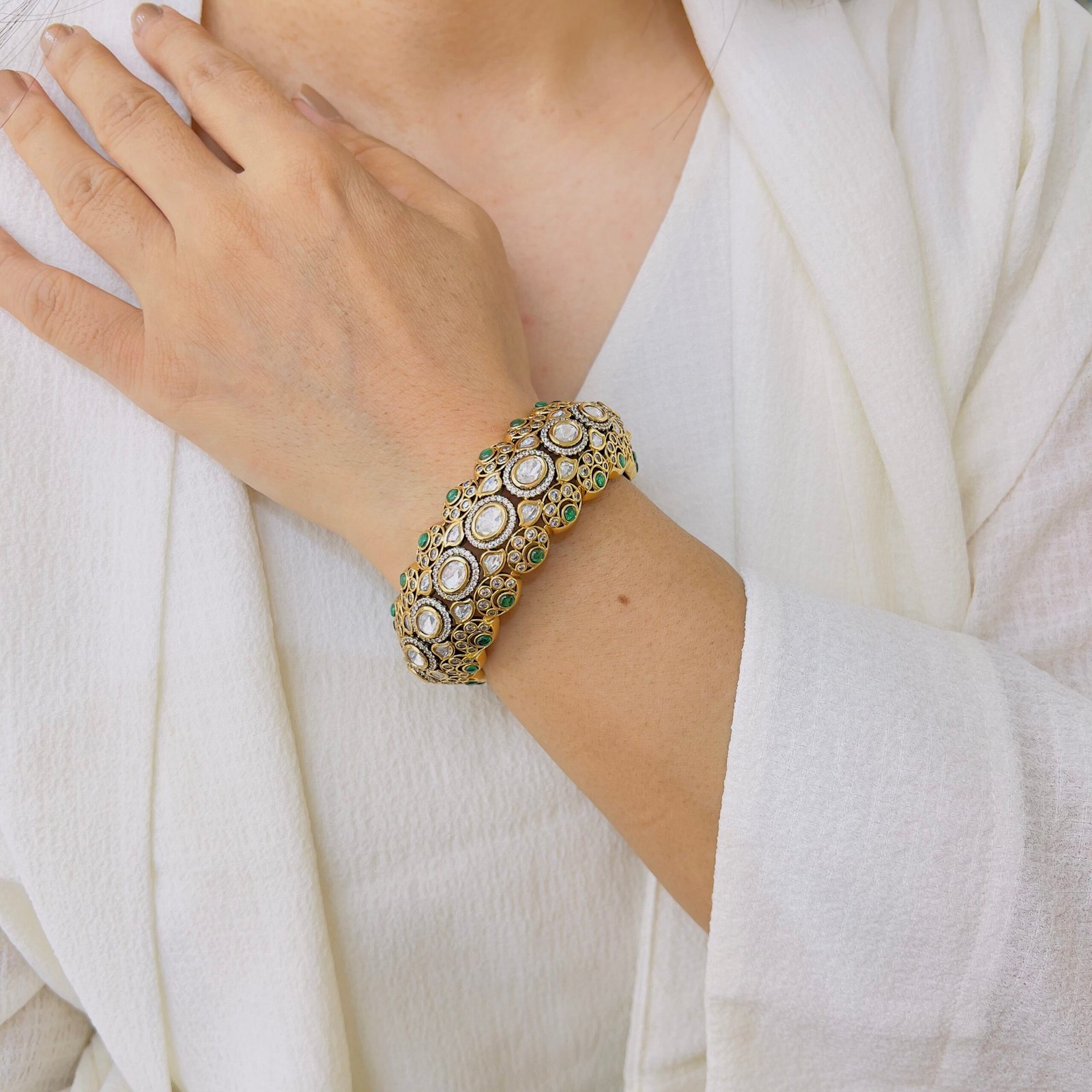 Exquisite gold-plated bangles, timeless Victorian elegance