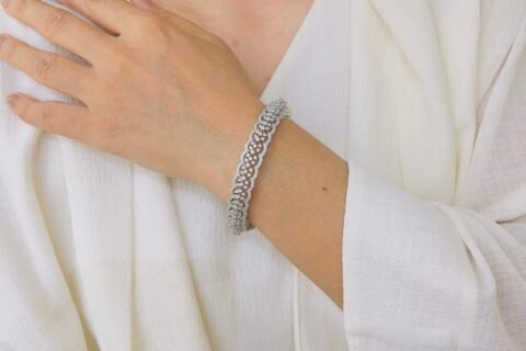 Glamorous Golden Bangles That Redefine Office Sophistication