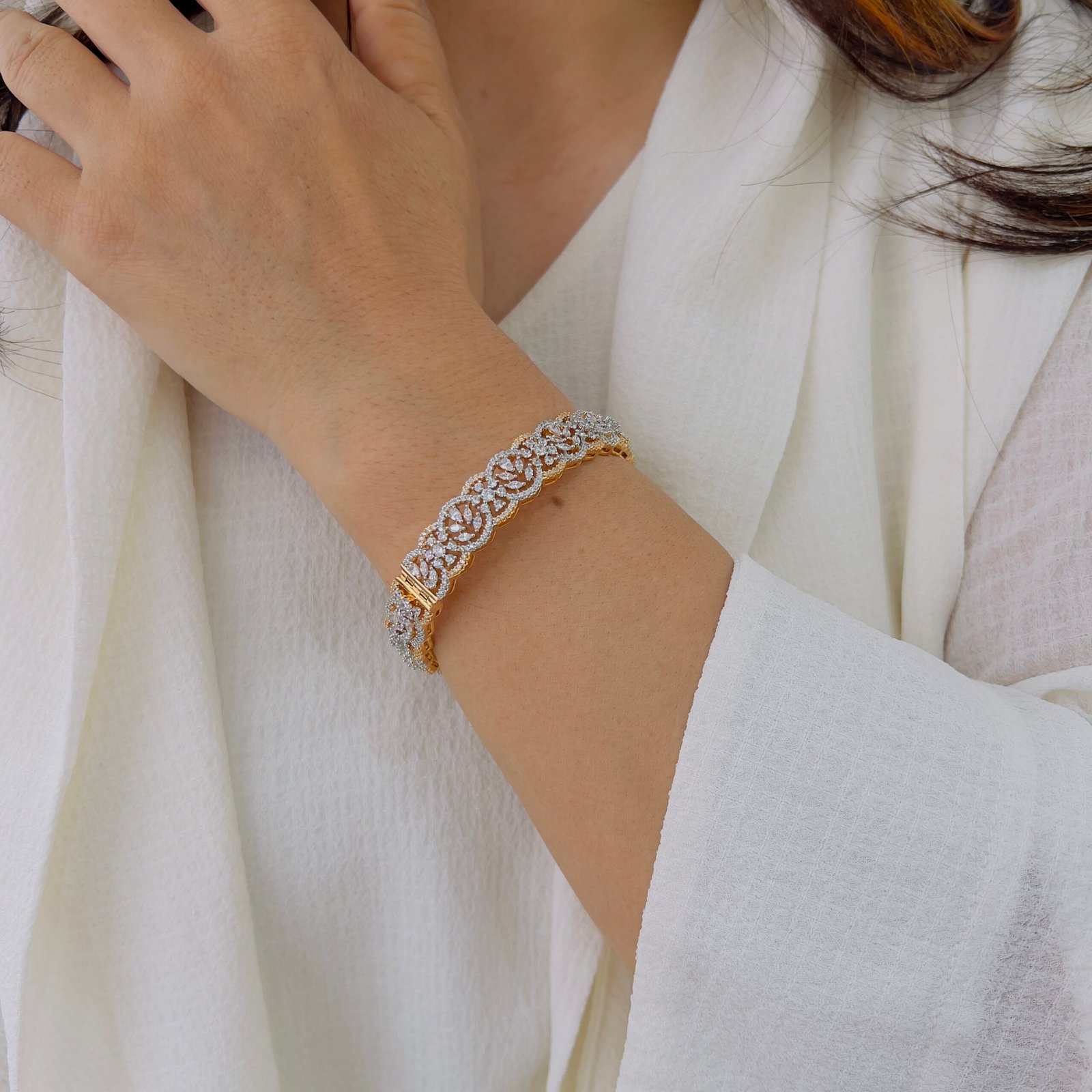 Sparkling Diamond Bangles Designed for Everyday Luxury Look