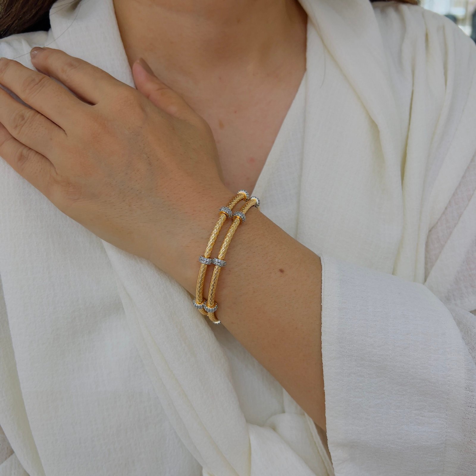 Sleek Diamond Bangles That Redefine Everyday Elegance and Shine