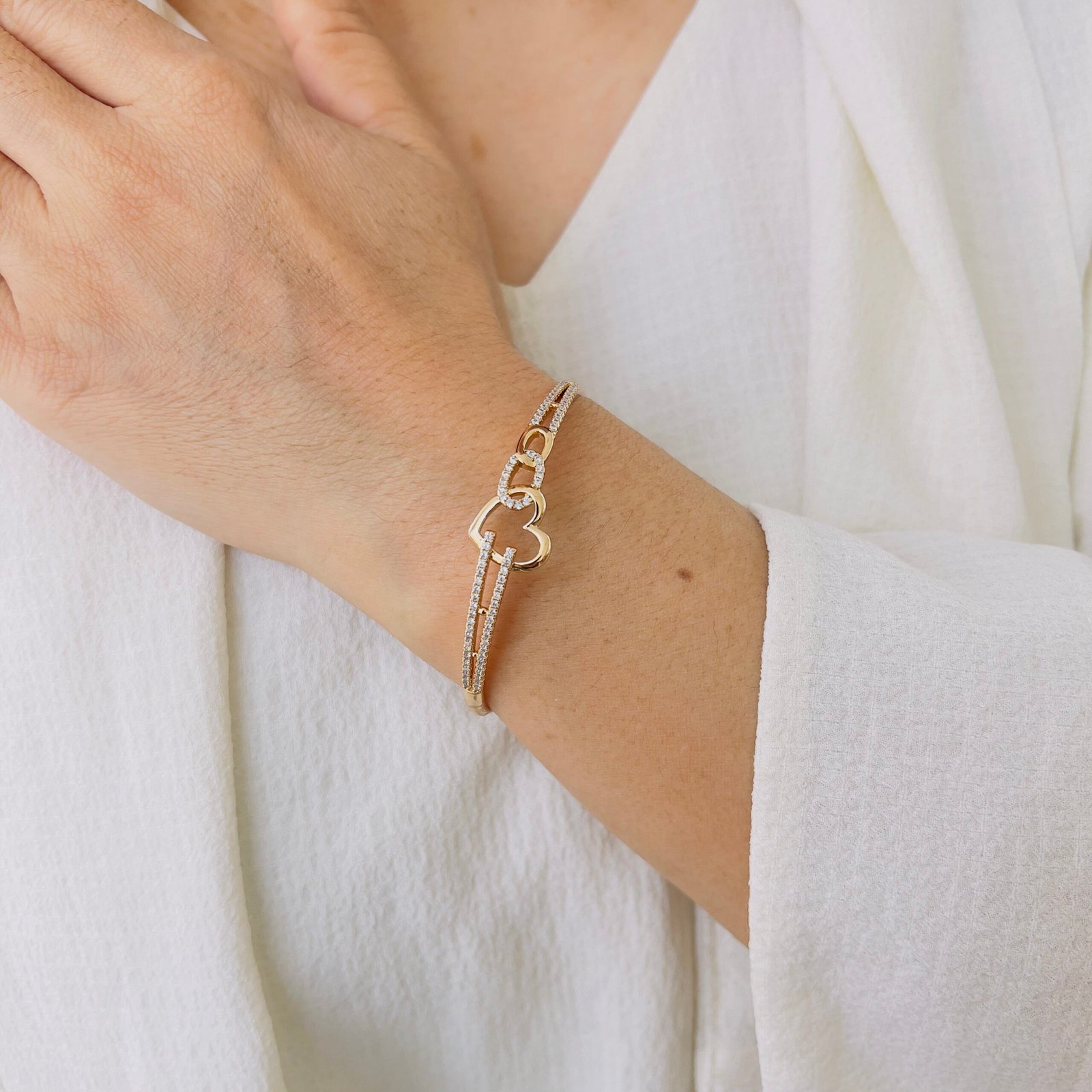 Minimal Chic Bracelet Perfect for Office and Casual Looks - Image 3