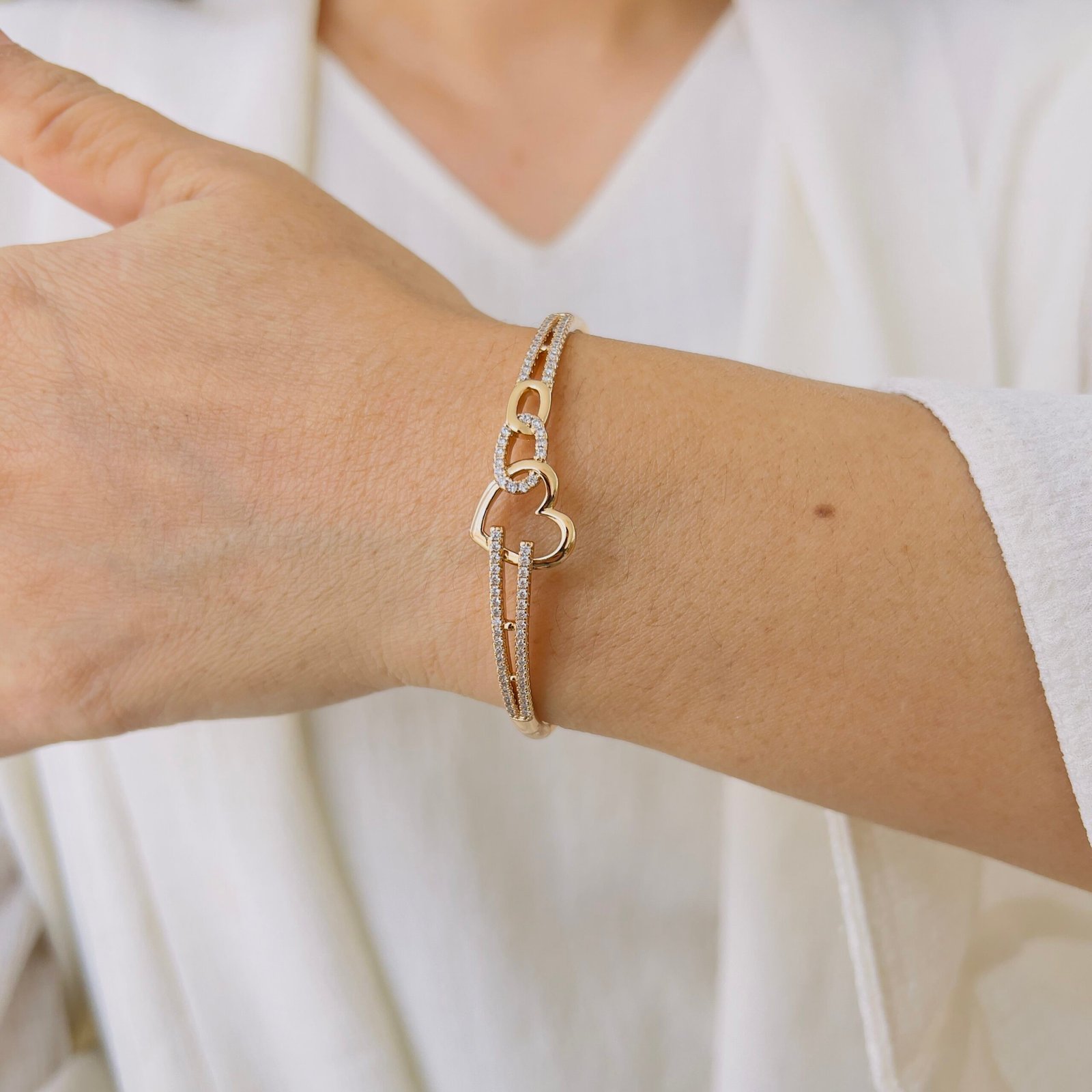 Minimal Chic Bracelet Perfect for Office and Casual Looks - Image 2