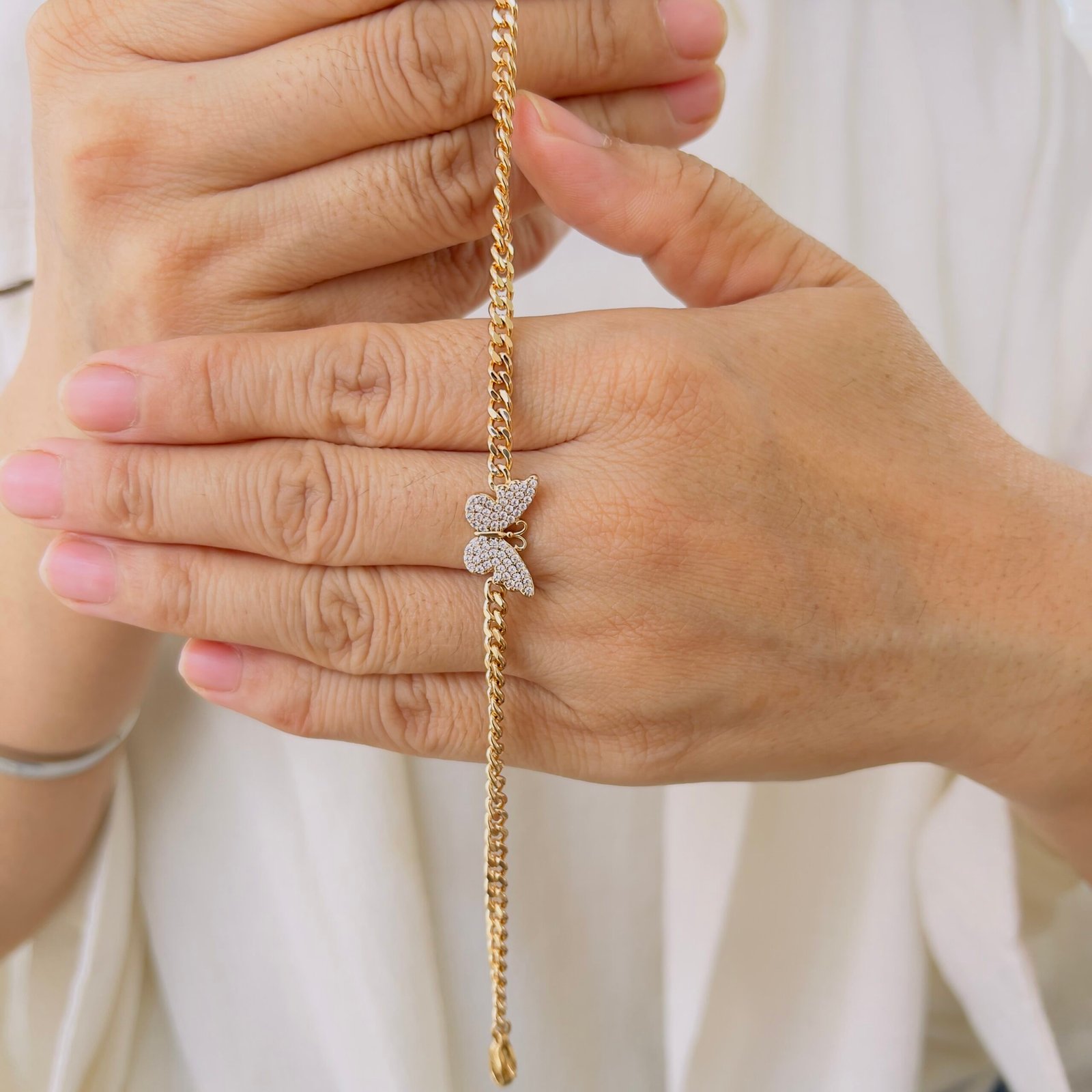 Classic Butterfly Design Bracelet for Everyday Use - Image 2