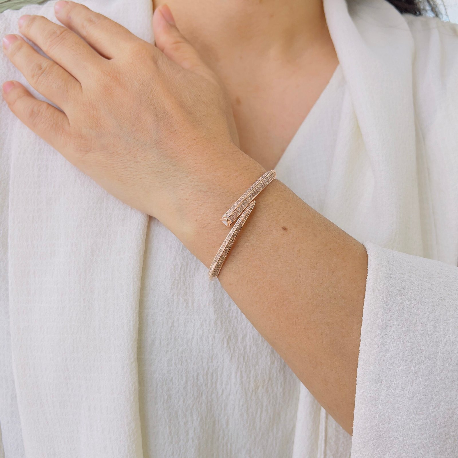 Stylish Rose Gold Polish Bracelet for Everyday Wear