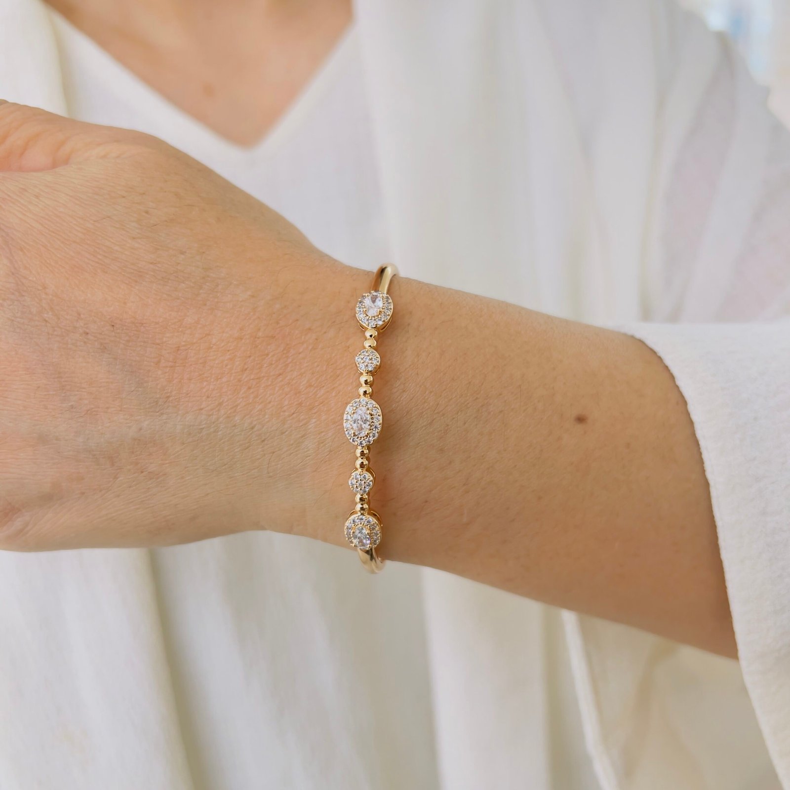 Chic 18K Gold Plated Bracelet Suitable for Regular Wear - Image 2