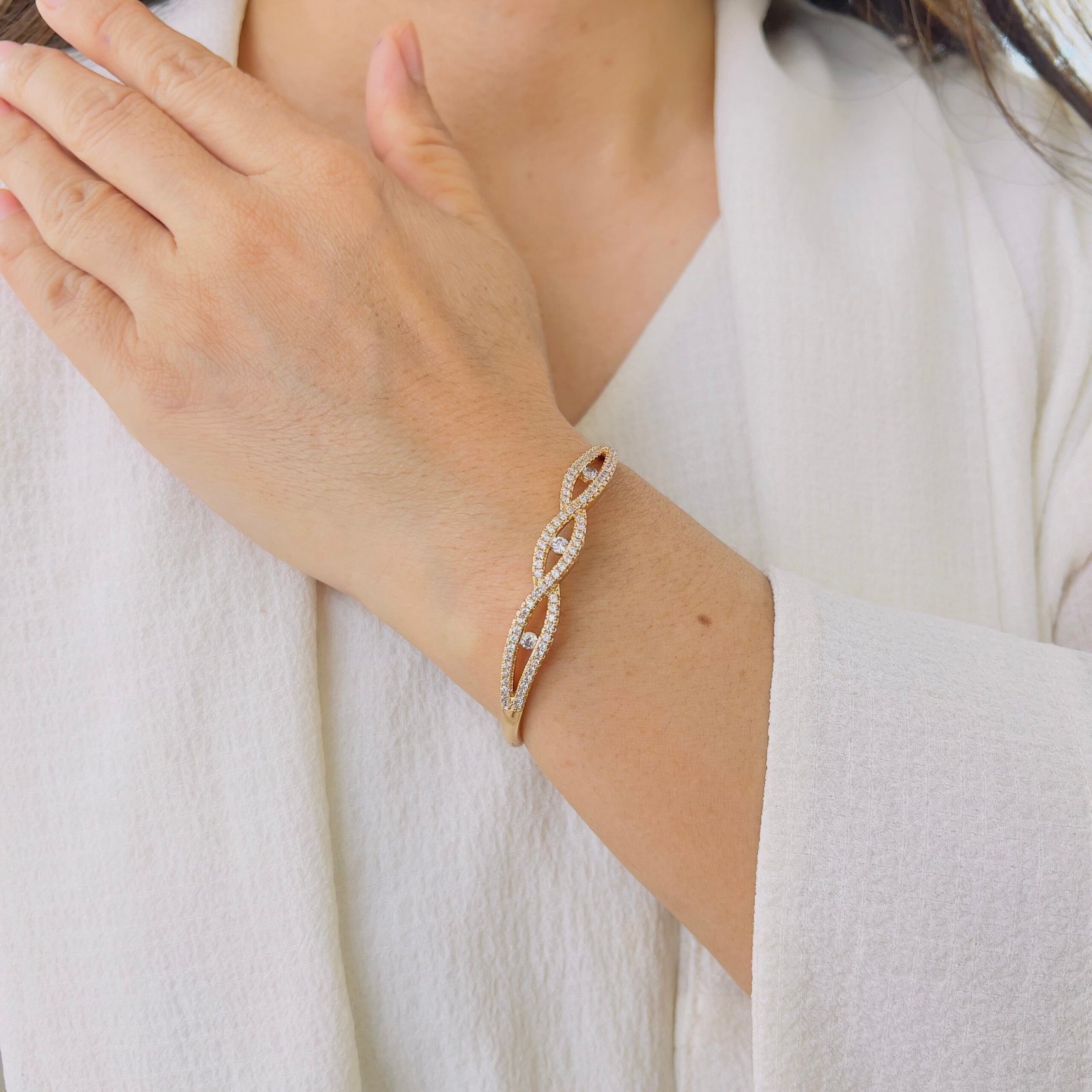 Classic 18K Gold Plated Bracelet with Long Lasting Finish - Image 3