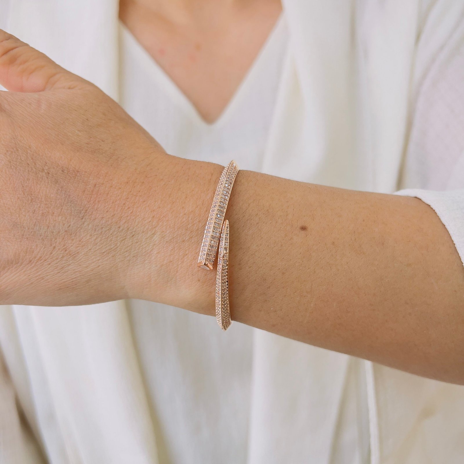 Stylish Rose Gold Polish Bracelet for Everyday Wear - Image 2