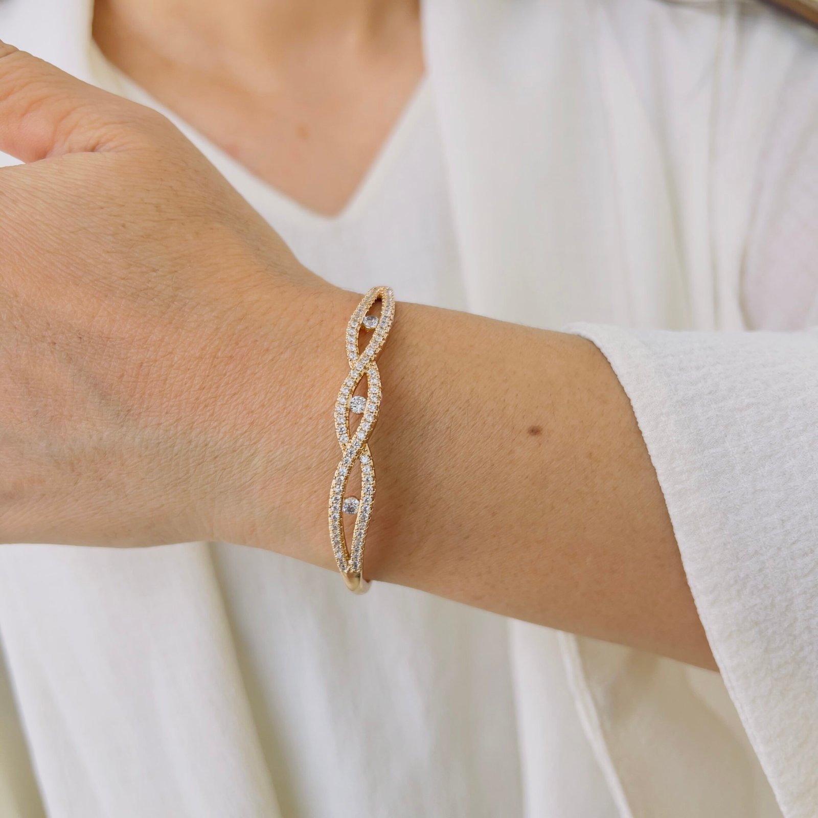 Classic 18K Gold Plated Bracelet with Long Lasting Finish - Image 2