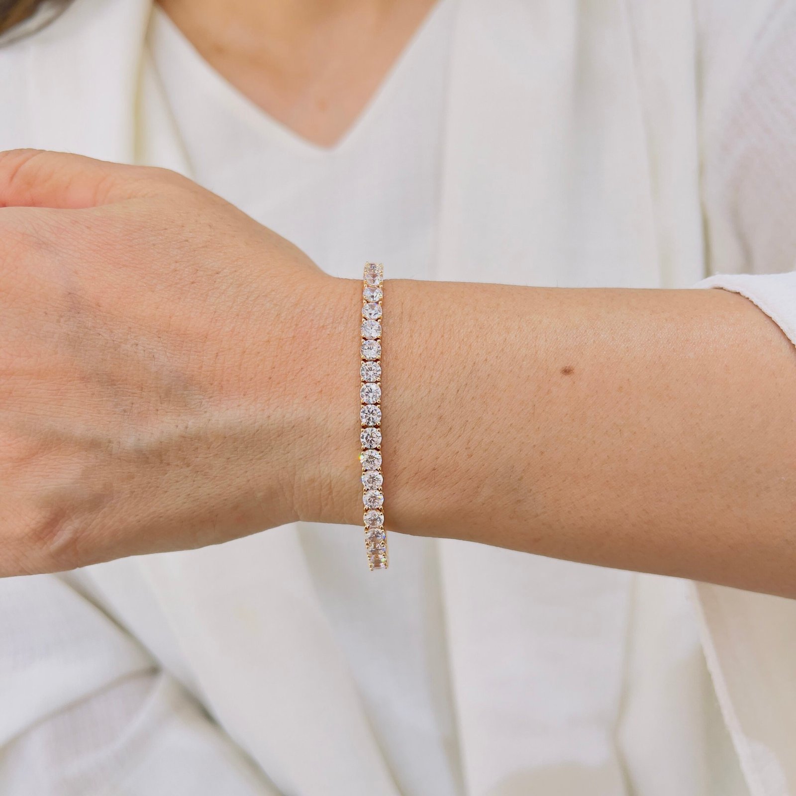 Everyday Elegance 18k Bracelet - Image 2