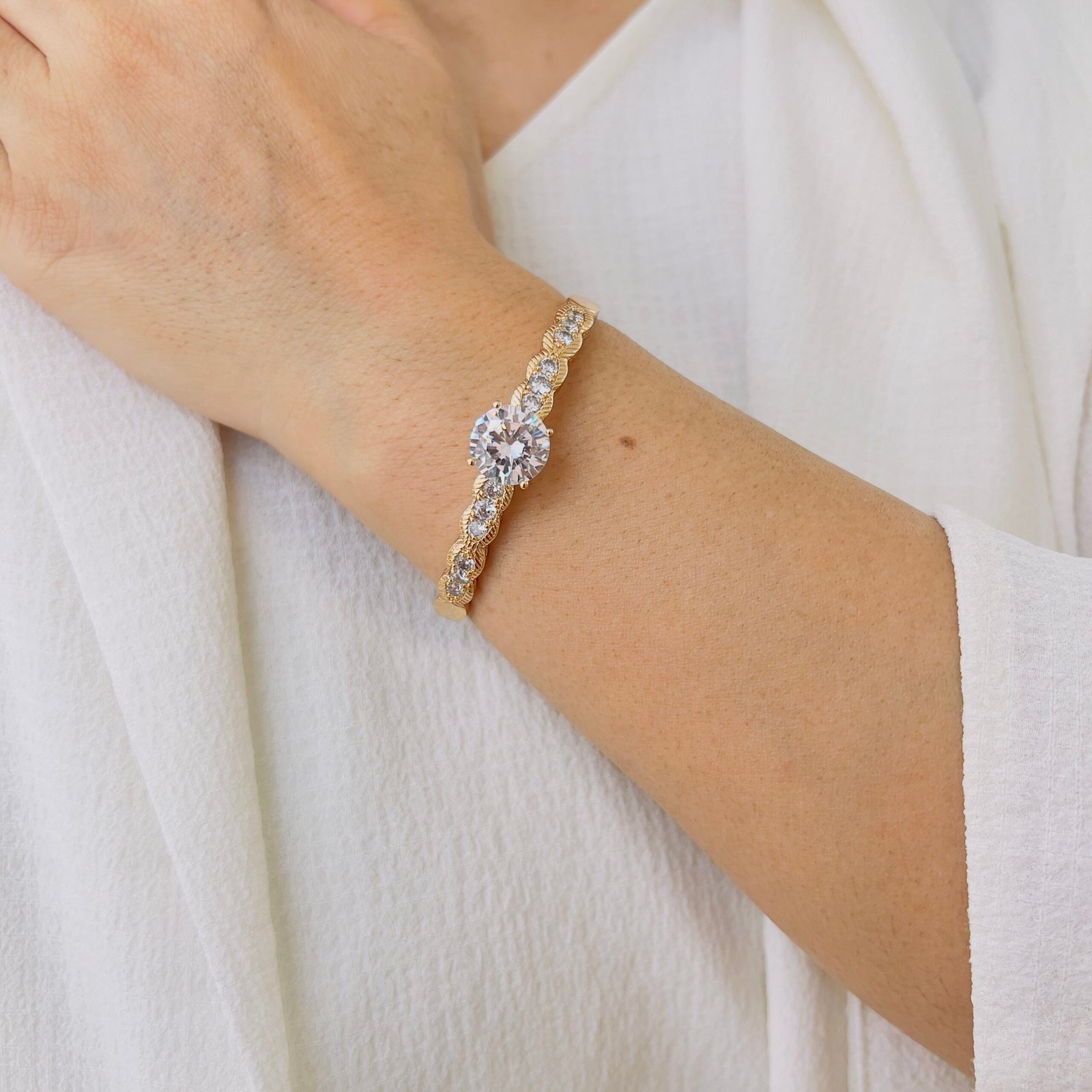 Elegant Fashion Bracelet - Image 3