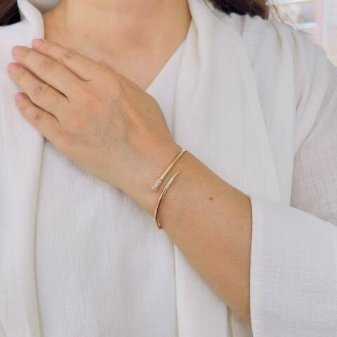Minimal Gold Bracelet for Everyday Office Style