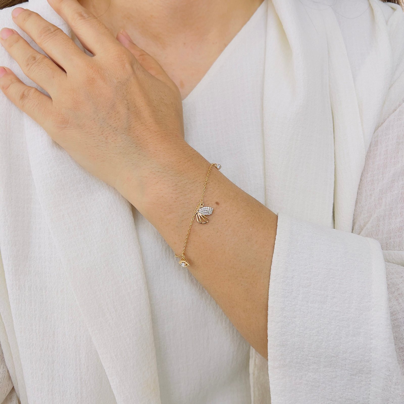 Soft Shine Everyday Chain Bracelet - Image 3