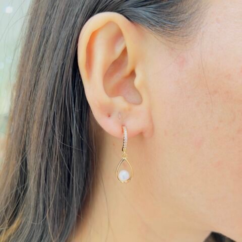 Contemporary Style Earrings With Elegant Gold Plated Finish