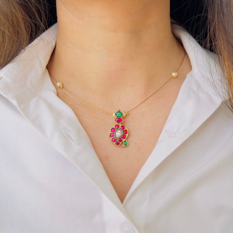 Elegant Ruby-Green Pendant with Invisible Chain - Pandoras Art Jewellery