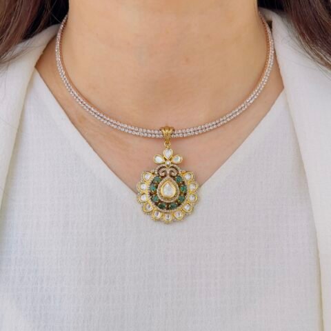 Classic Motif Pendant Set