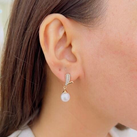 Clean Look Pearl Earrings