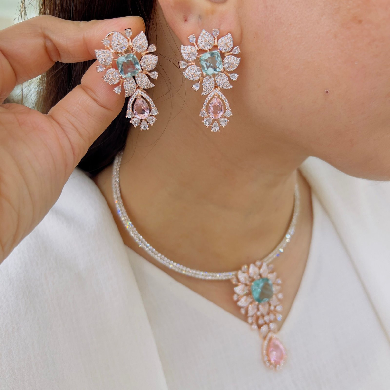 Luxe Glow Diamond Pendant Set - Image 2