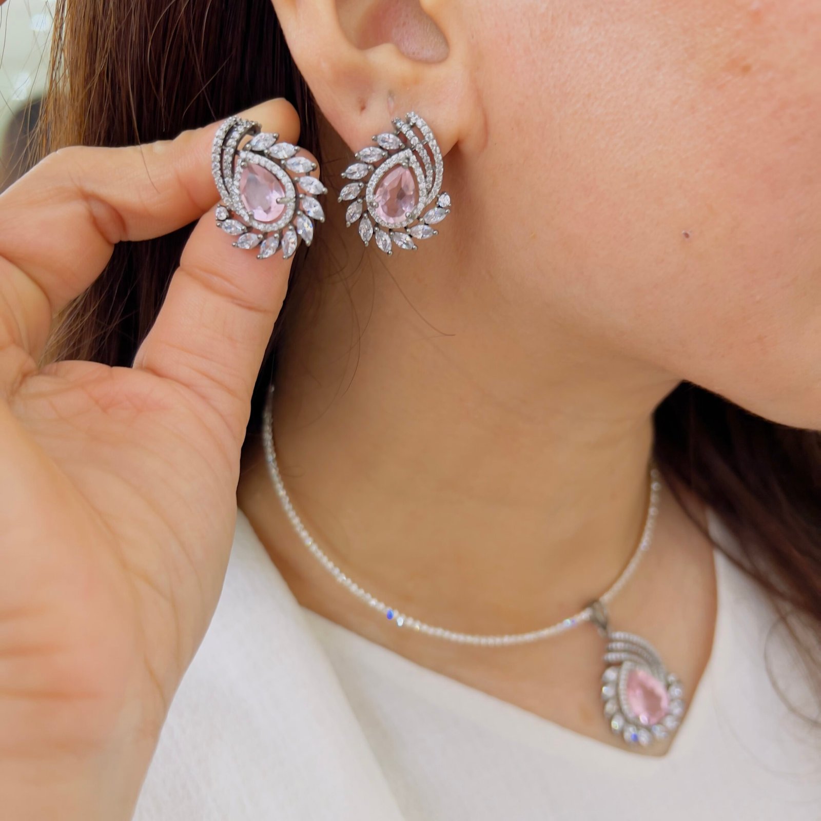 Modern Floral Diamond Pendant Set for Party Wear - Image 2