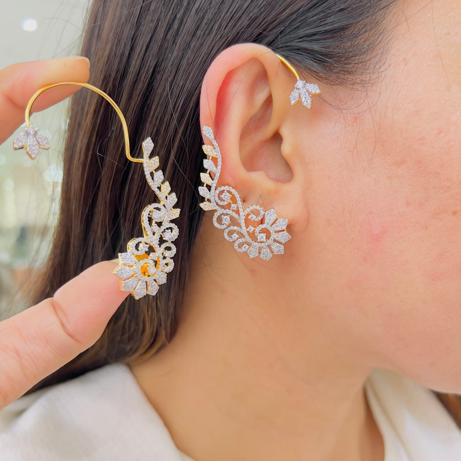 Sleek Curve Ear Cuff Earrings - Image 4