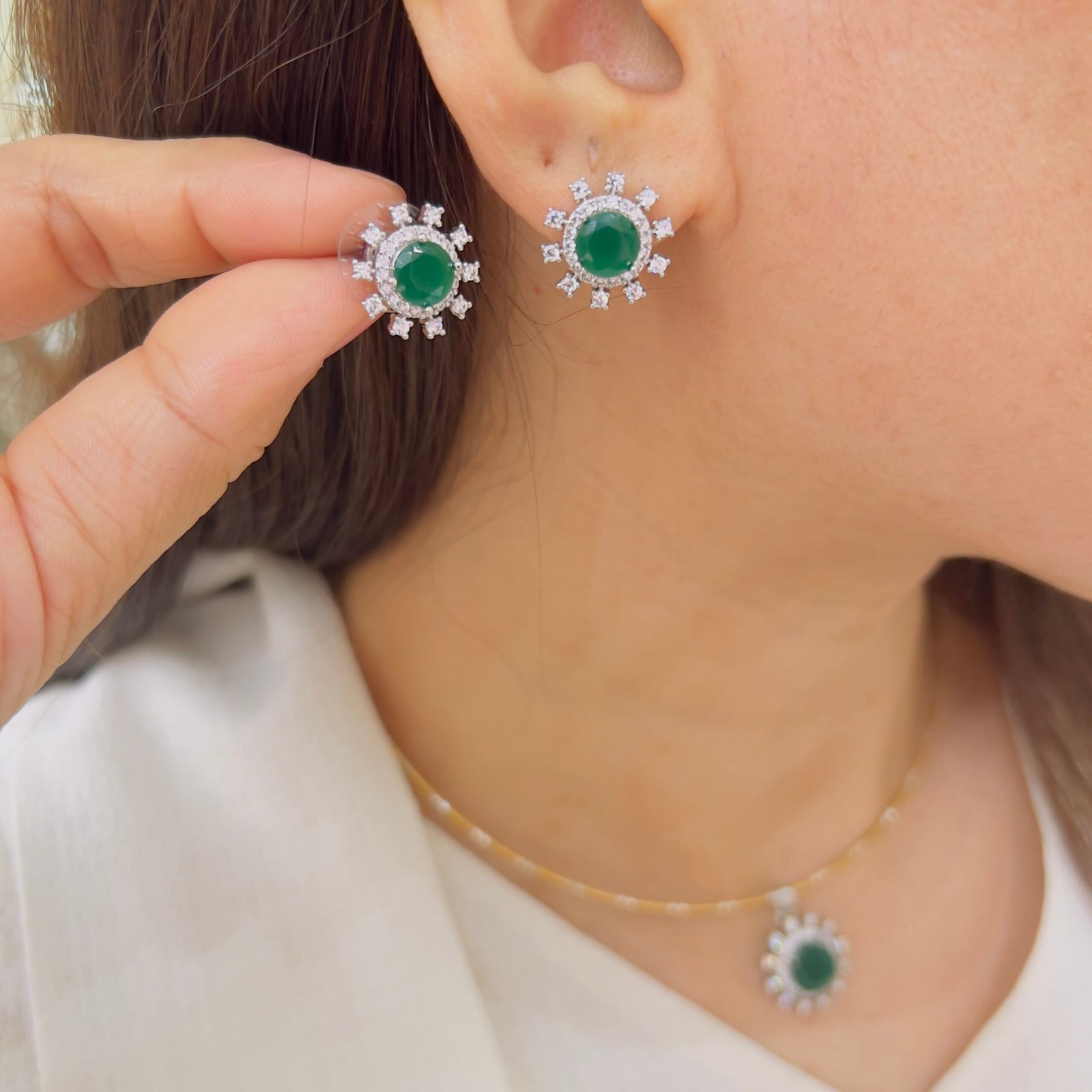 Graceful Pendant Set for Modern Styling - Image 2